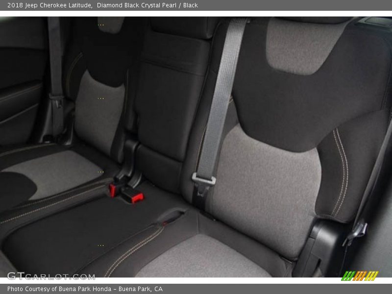 Diamond Black Crystal Pearl / Black 2018 Jeep Cherokee Latitude