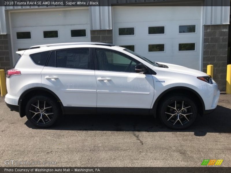 Super White / Black 2018 Toyota RAV4 SE AWD Hybrid