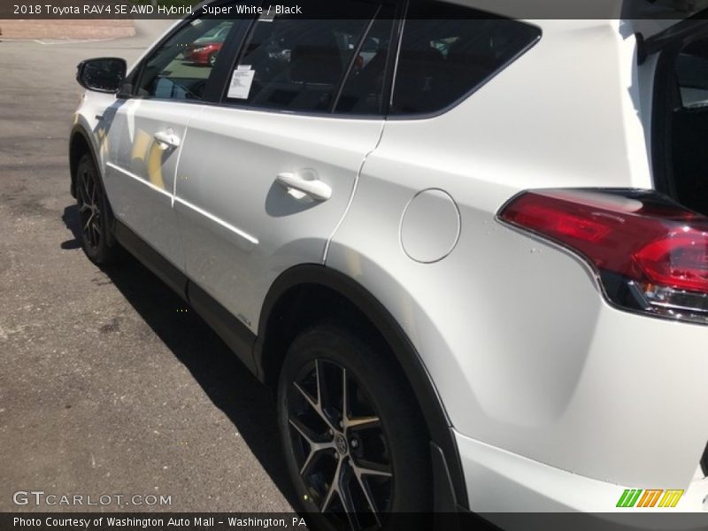 Super White / Black 2018 Toyota RAV4 SE AWD Hybrid