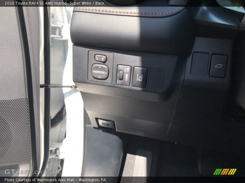Super White / Black 2018 Toyota RAV4 SE AWD Hybrid