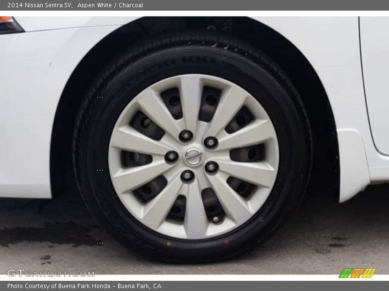 Aspen White / Charcoal 2014 Nissan Sentra SV