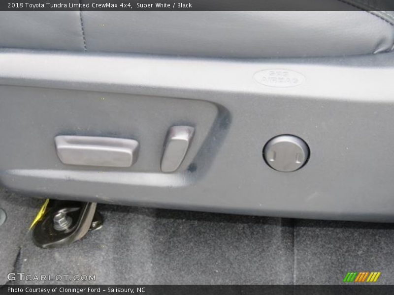 Super White / Black 2018 Toyota Tundra Limited CrewMax 4x4