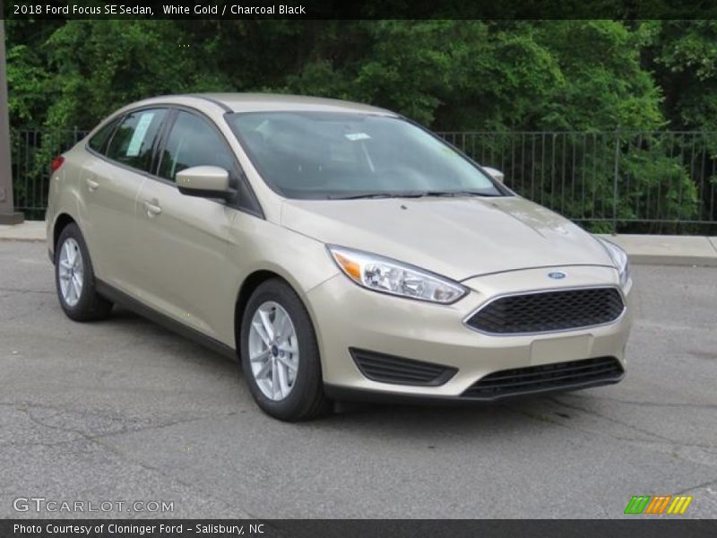 White Gold / Charcoal Black 2018 Ford Focus SE Sedan