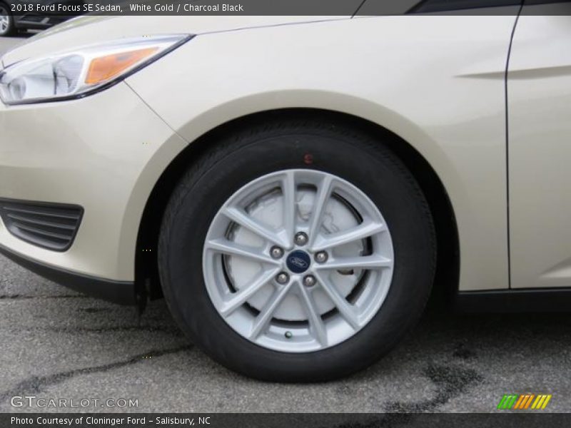 White Gold / Charcoal Black 2018 Ford Focus SE Sedan