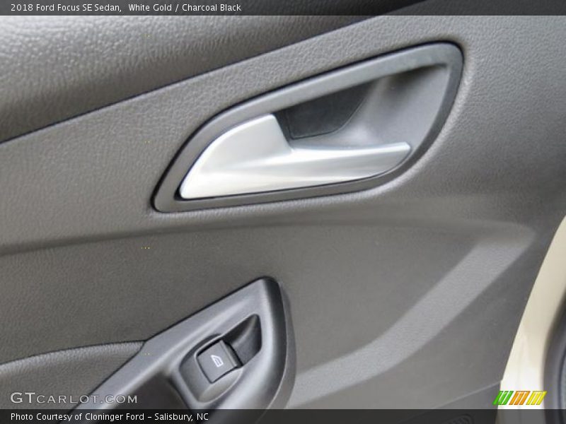 White Gold / Charcoal Black 2018 Ford Focus SE Sedan