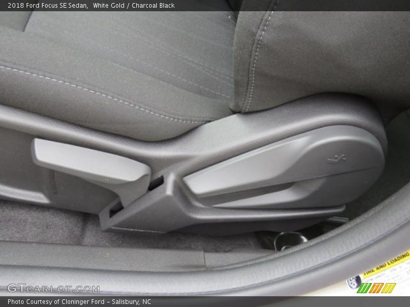 White Gold / Charcoal Black 2018 Ford Focus SE Sedan