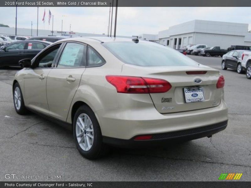 White Gold / Charcoal Black 2018 Ford Focus SE Sedan