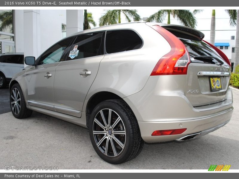 Seashell Metallic / Hazel Brown/Off-Black 2016 Volvo XC60 T5 Drive-E