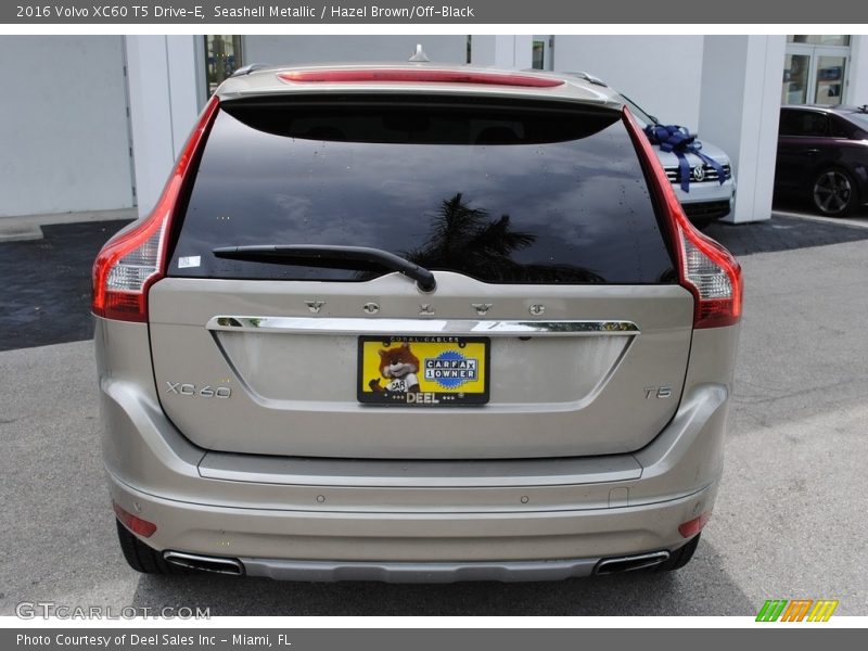 Seashell Metallic / Hazel Brown/Off-Black 2016 Volvo XC60 T5 Drive-E