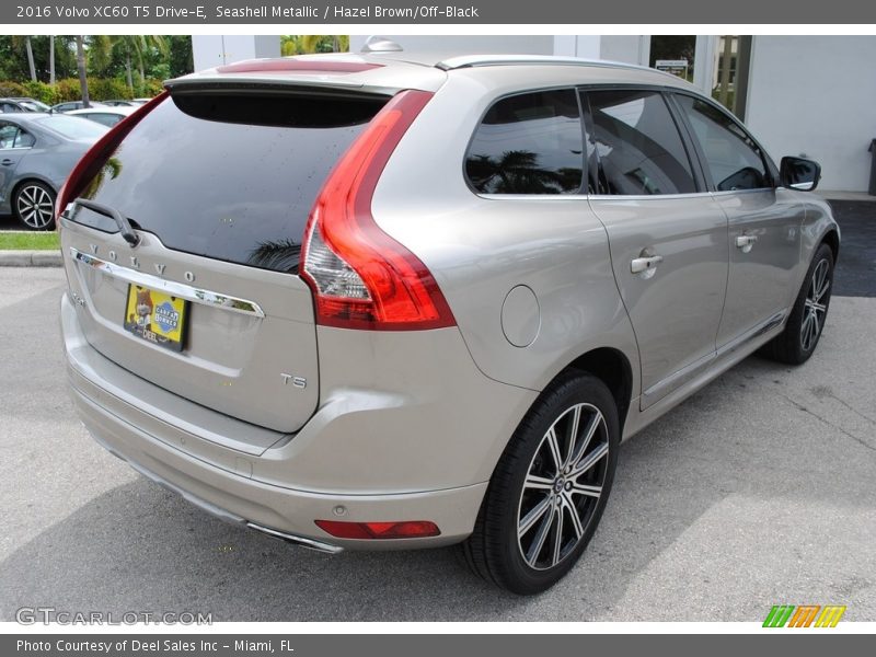 Seashell Metallic / Hazel Brown/Off-Black 2016 Volvo XC60 T5 Drive-E