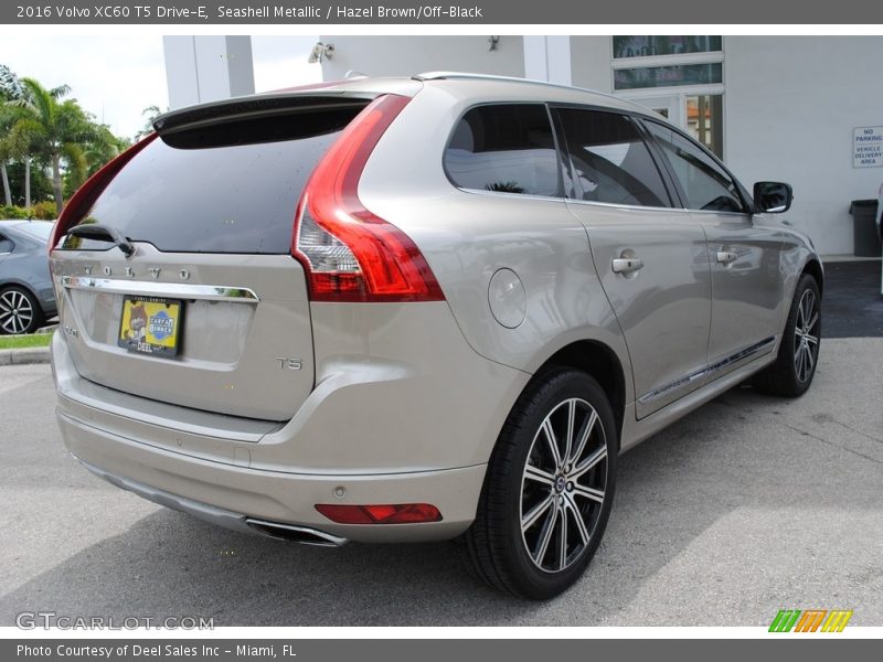 Seashell Metallic / Hazel Brown/Off-Black 2016 Volvo XC60 T5 Drive-E