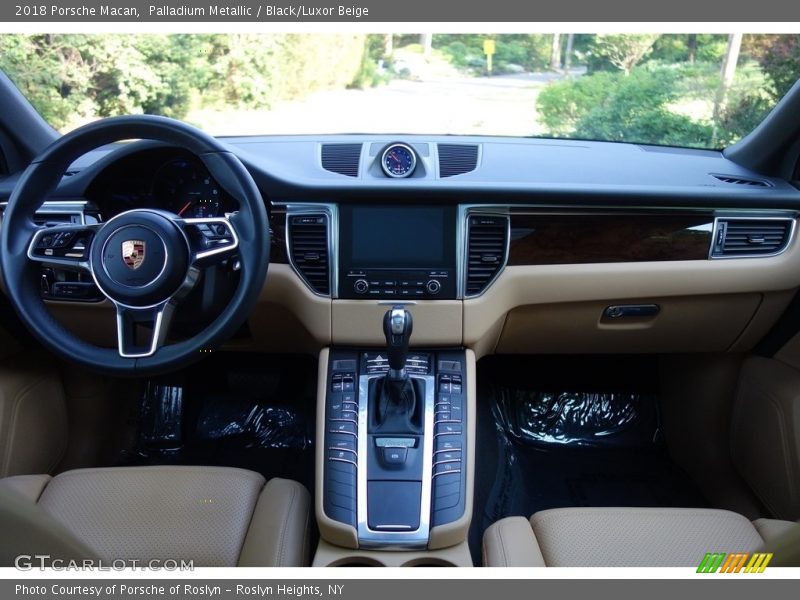 Dashboard of 2018 Macan 