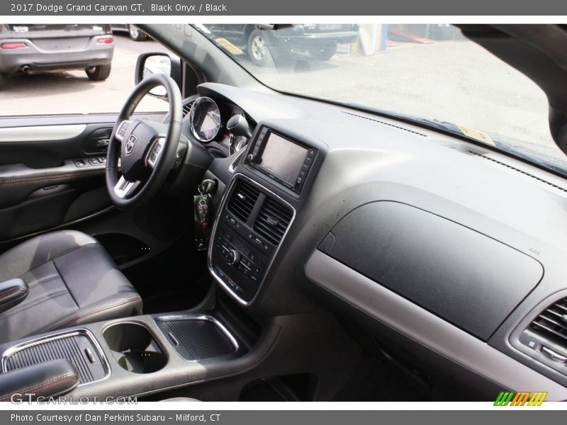 Black Onyx / Black 2017 Dodge Grand Caravan GT