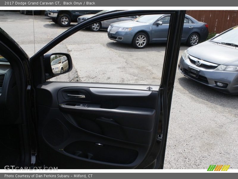 Black Onyx / Black 2017 Dodge Grand Caravan GT