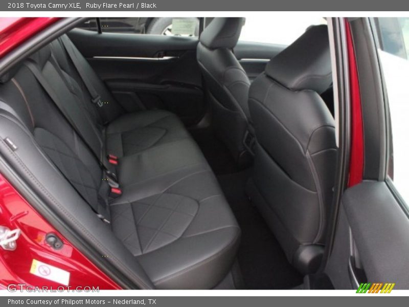 Ruby Flare Pearl / Black 2018 Toyota Camry XLE