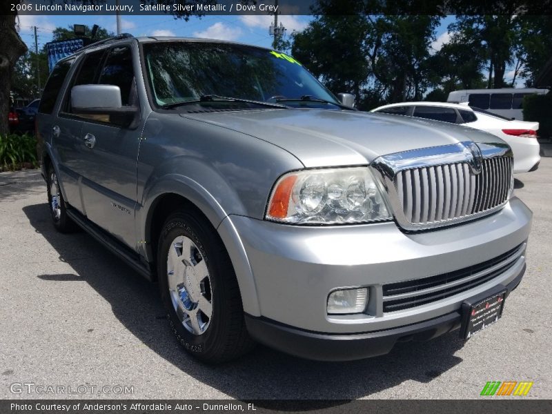 Satellite Silver Metallic / Dove Grey 2006 Lincoln Navigator Luxury