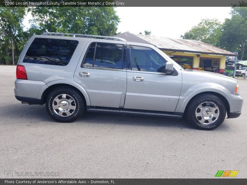 Satellite Silver Metallic / Dove Grey 2006 Lincoln Navigator Luxury