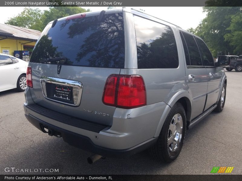 Satellite Silver Metallic / Dove Grey 2006 Lincoln Navigator Luxury