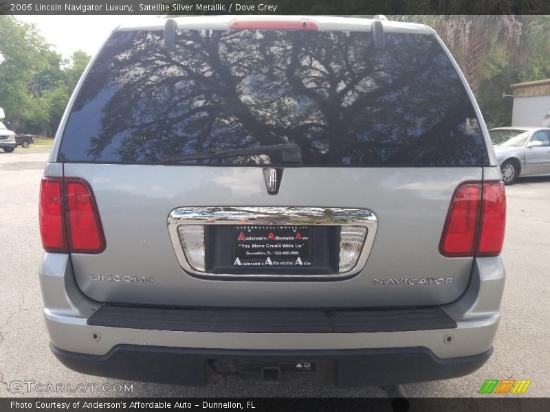 Satellite Silver Metallic / Dove Grey 2006 Lincoln Navigator Luxury