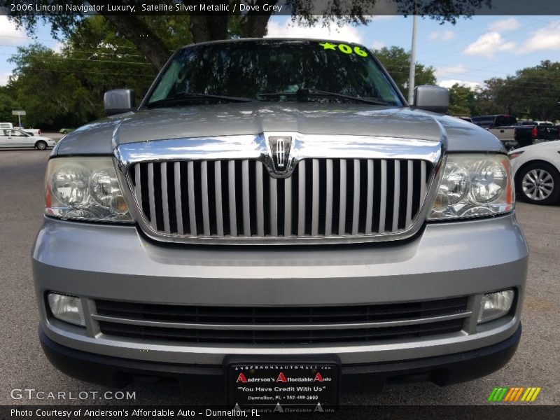 Satellite Silver Metallic / Dove Grey 2006 Lincoln Navigator Luxury