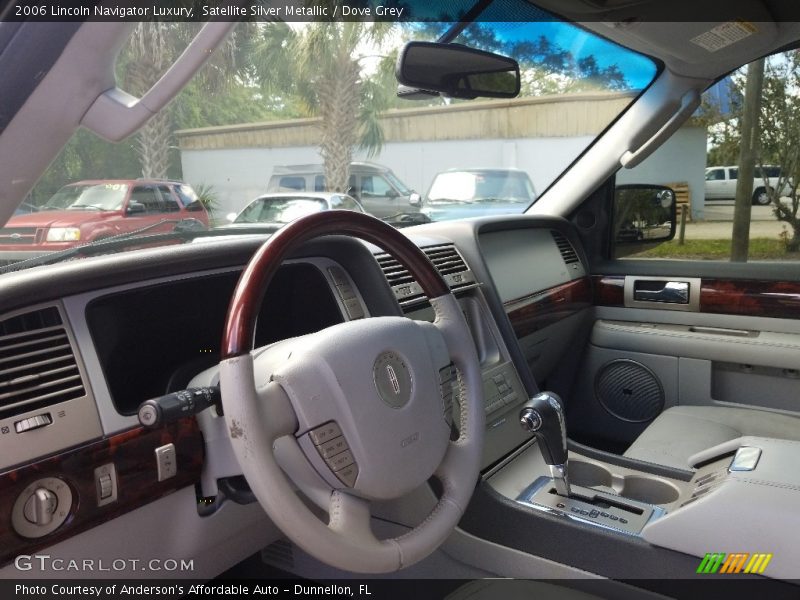 Satellite Silver Metallic / Dove Grey 2006 Lincoln Navigator Luxury
