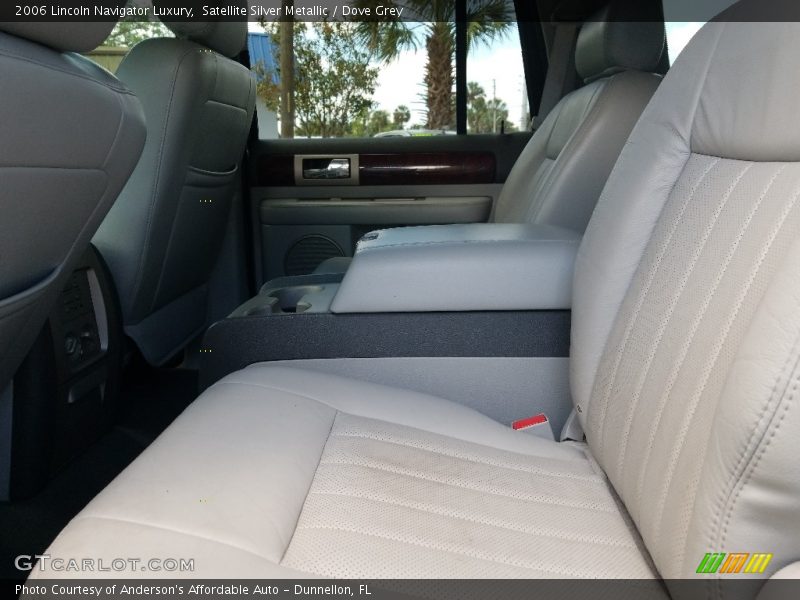 Satellite Silver Metallic / Dove Grey 2006 Lincoln Navigator Luxury