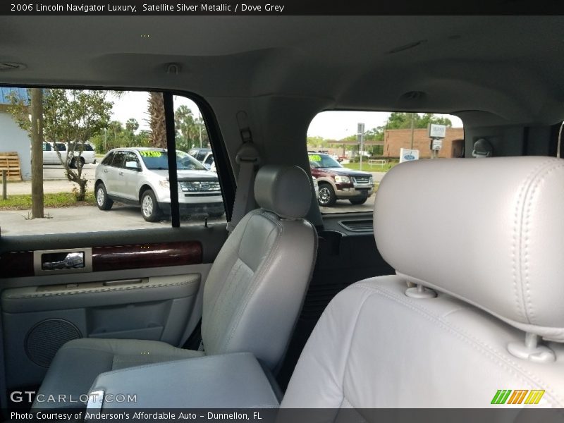 Satellite Silver Metallic / Dove Grey 2006 Lincoln Navigator Luxury