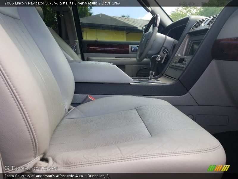 Satellite Silver Metallic / Dove Grey 2006 Lincoln Navigator Luxury