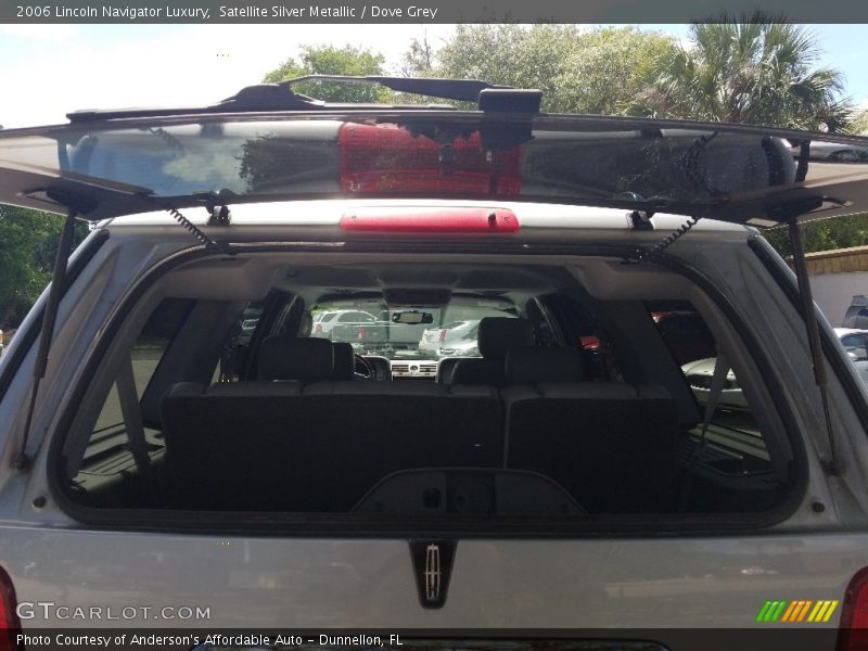 Satellite Silver Metallic / Dove Grey 2006 Lincoln Navigator Luxury