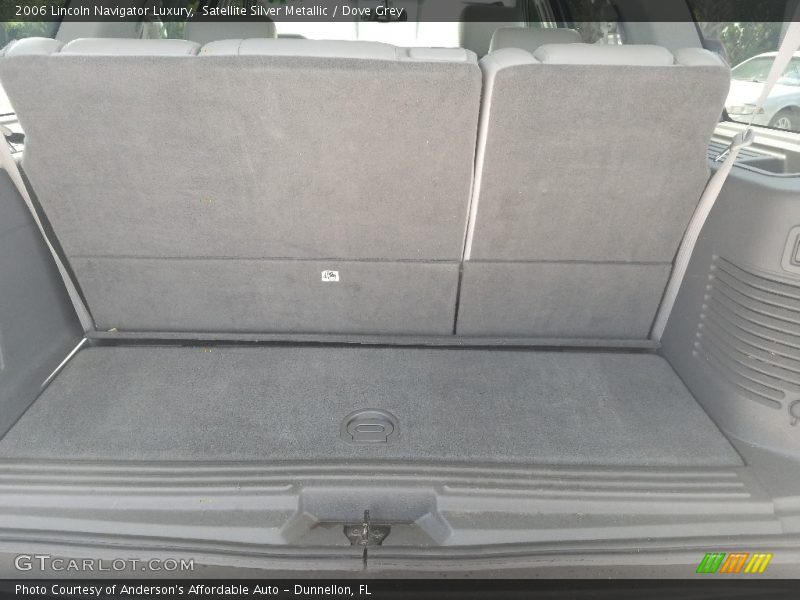 Satellite Silver Metallic / Dove Grey 2006 Lincoln Navigator Luxury