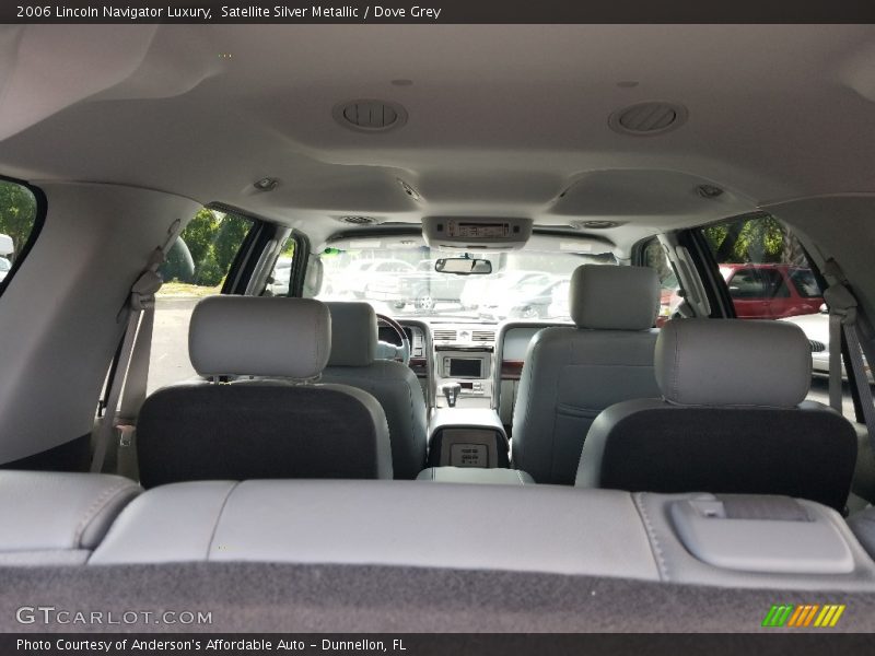 Satellite Silver Metallic / Dove Grey 2006 Lincoln Navigator Luxury