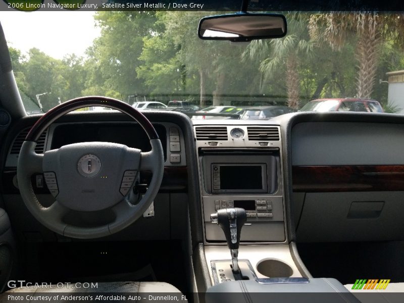 Satellite Silver Metallic / Dove Grey 2006 Lincoln Navigator Luxury