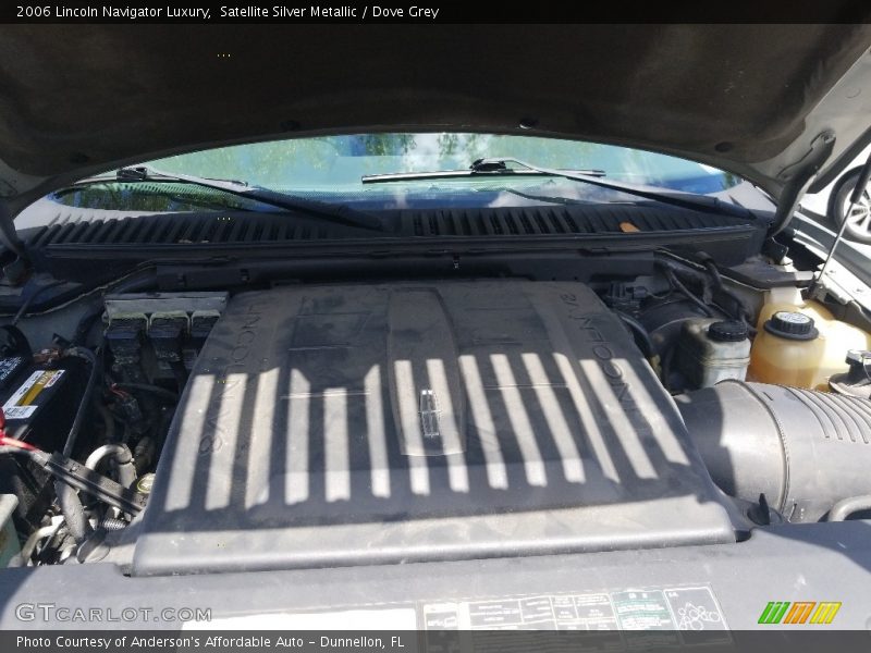 Satellite Silver Metallic / Dove Grey 2006 Lincoln Navigator Luxury