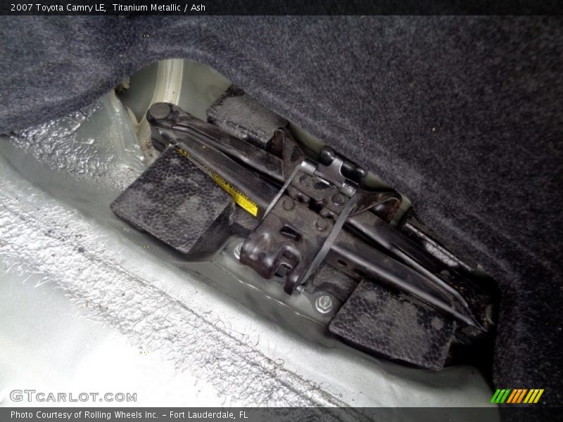 Titanium Metallic / Ash 2007 Toyota Camry LE