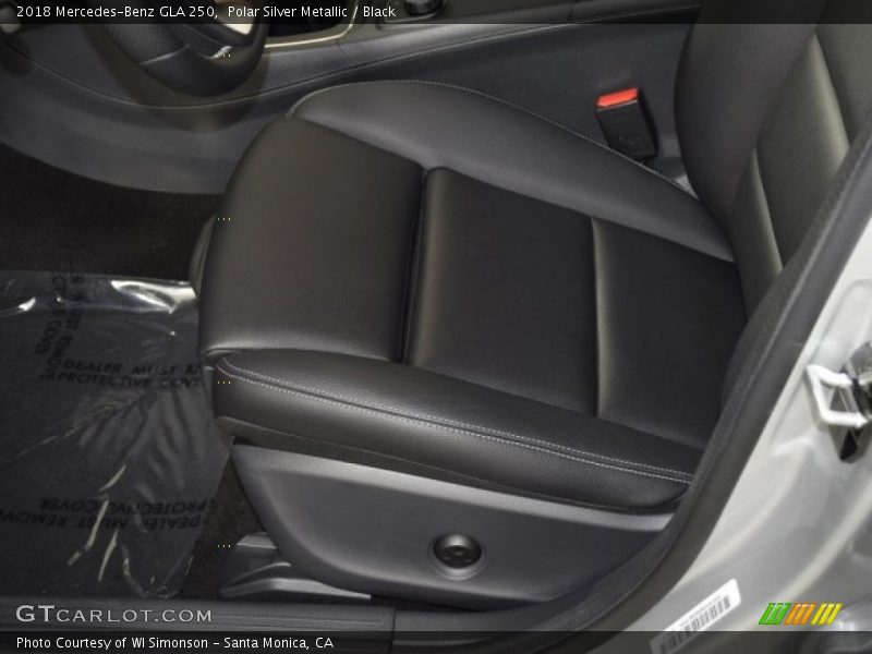 Polar Silver Metallic / Black 2018 Mercedes-Benz GLA 250