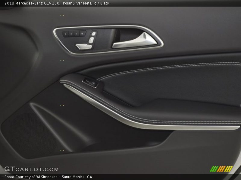 Polar Silver Metallic / Black 2018 Mercedes-Benz GLA 250