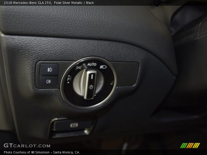 Polar Silver Metallic / Black 2018 Mercedes-Benz GLA 250