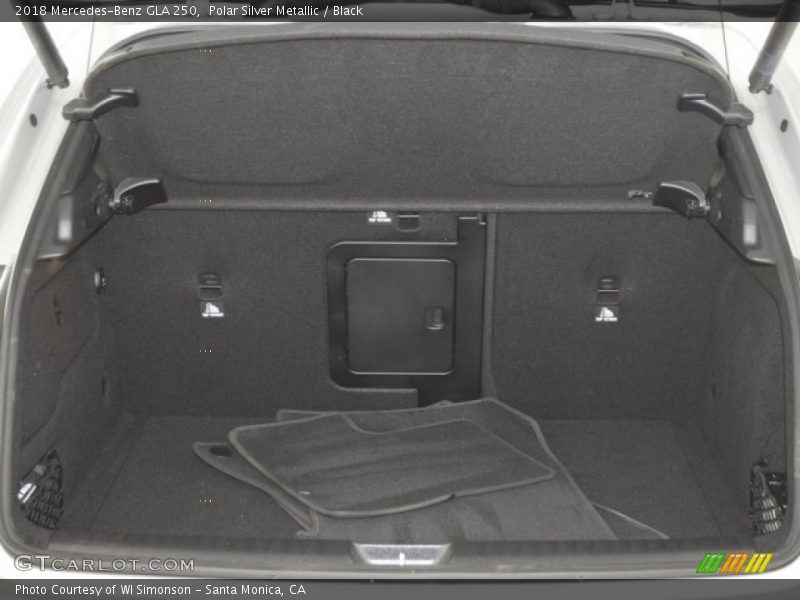 Polar Silver Metallic / Black 2018 Mercedes-Benz GLA 250