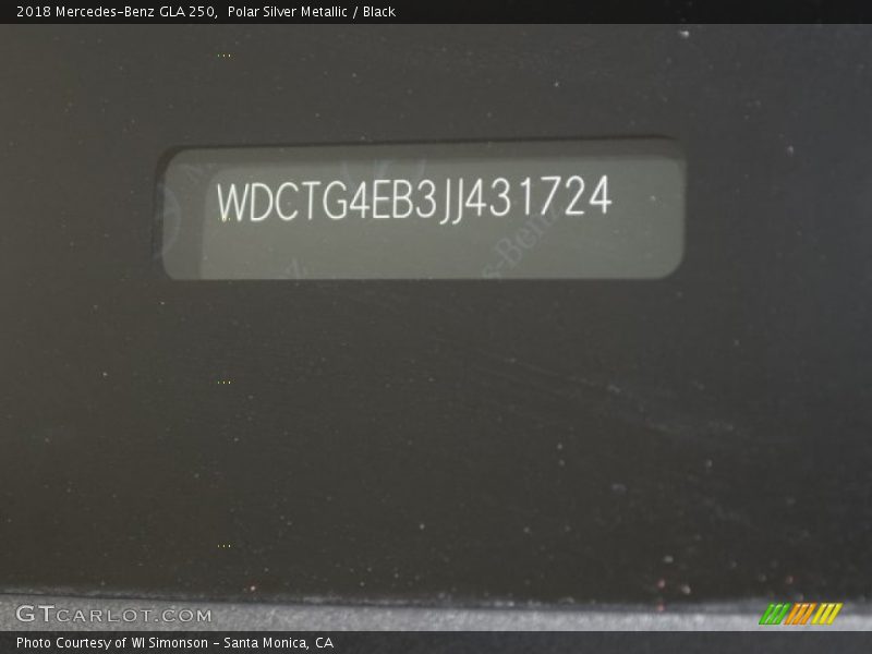 Polar Silver Metallic / Black 2018 Mercedes-Benz GLA 250