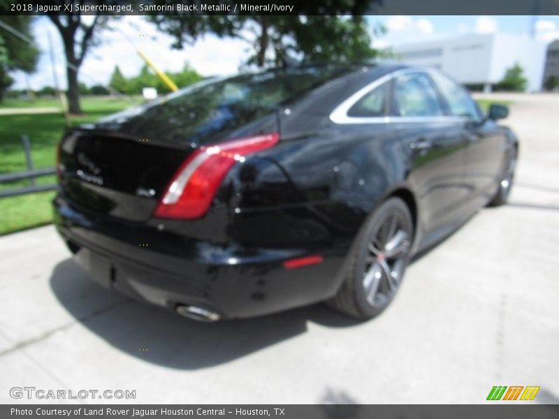 Santorini Black Metallic / Mineral/Ivory 2018 Jaguar XJ Supercharged