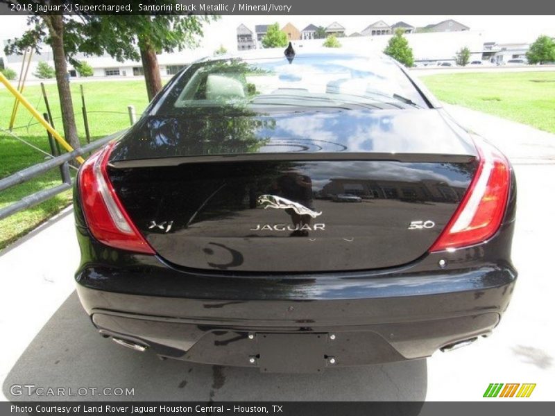 Santorini Black Metallic / Mineral/Ivory 2018 Jaguar XJ Supercharged