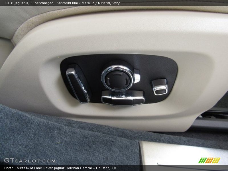 Santorini Black Metallic / Mineral/Ivory 2018 Jaguar XJ Supercharged