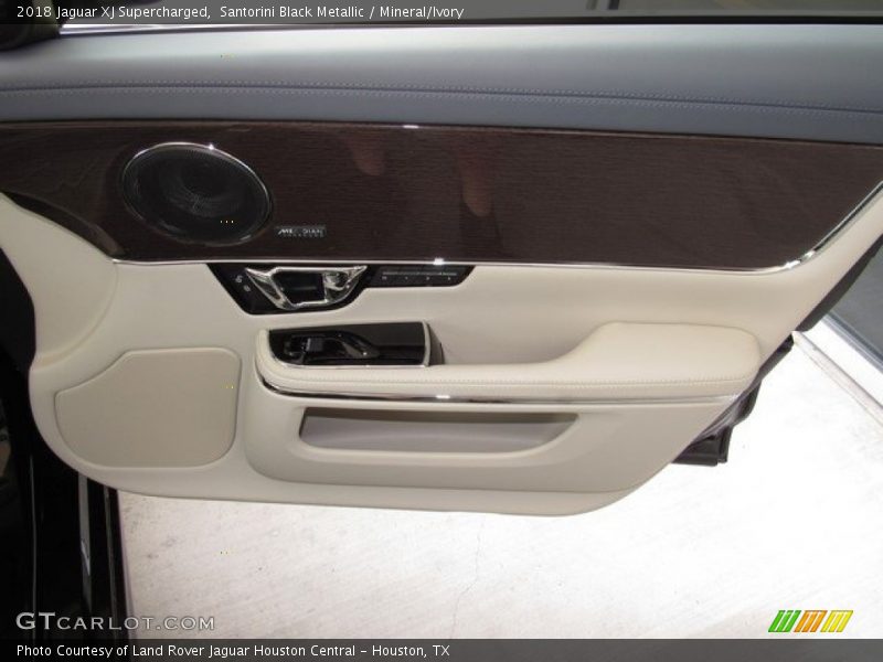Santorini Black Metallic / Mineral/Ivory 2018 Jaguar XJ Supercharged