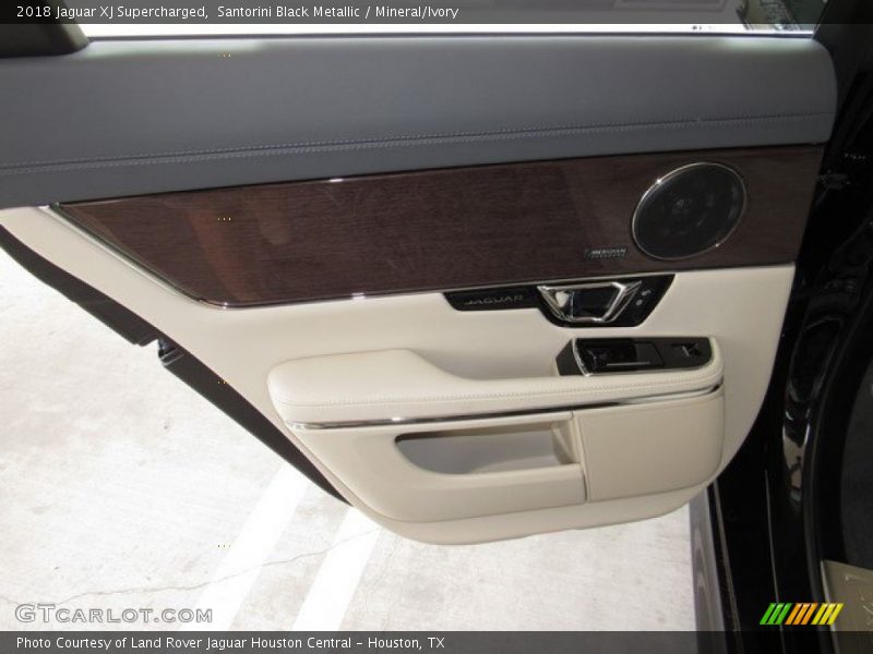 Santorini Black Metallic / Mineral/Ivory 2018 Jaguar XJ Supercharged