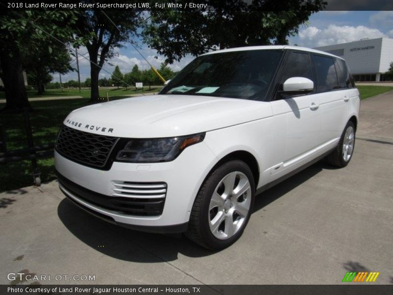 Front 3/4 View of 2018 Range Rover Supercharged LWB