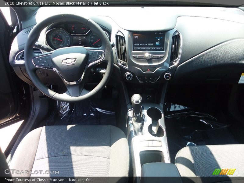 Mosaic Black Metallic / Jet Black 2018 Chevrolet Cruze LT