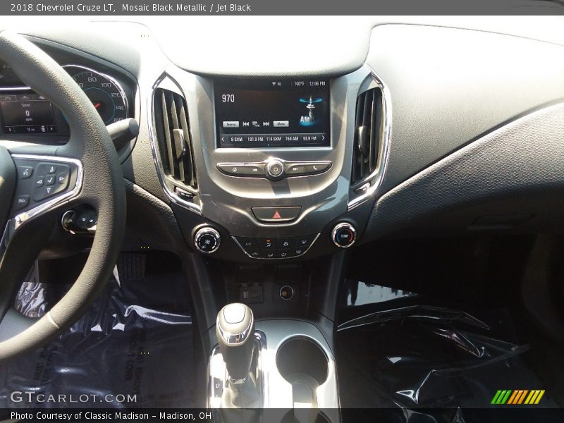 Mosaic Black Metallic / Jet Black 2018 Chevrolet Cruze LT