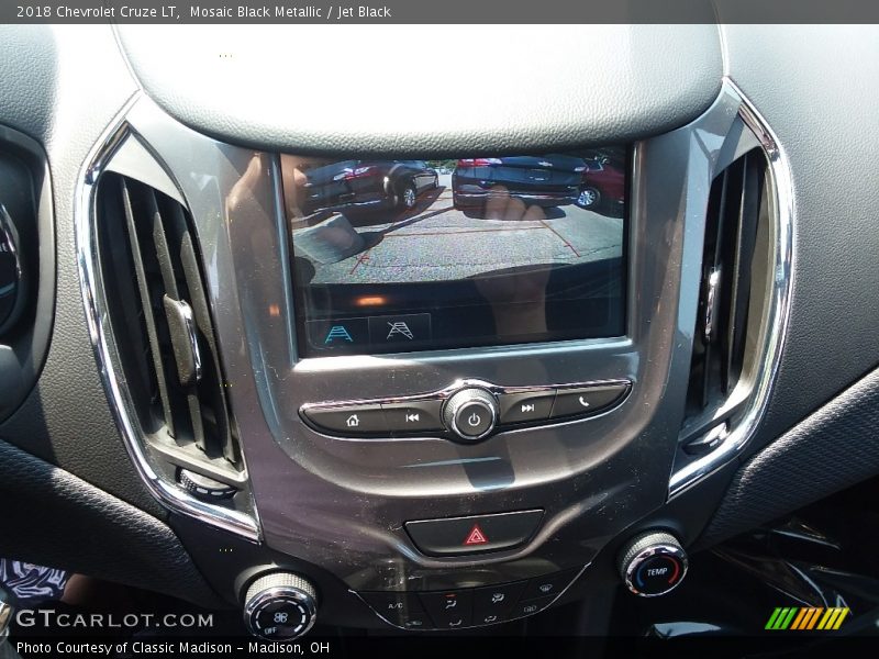 Mosaic Black Metallic / Jet Black 2018 Chevrolet Cruze LT