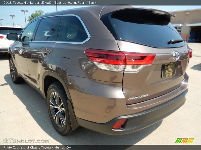 Toasted Walnut Pearl / Black 2018 Toyota Highlander LE AWD