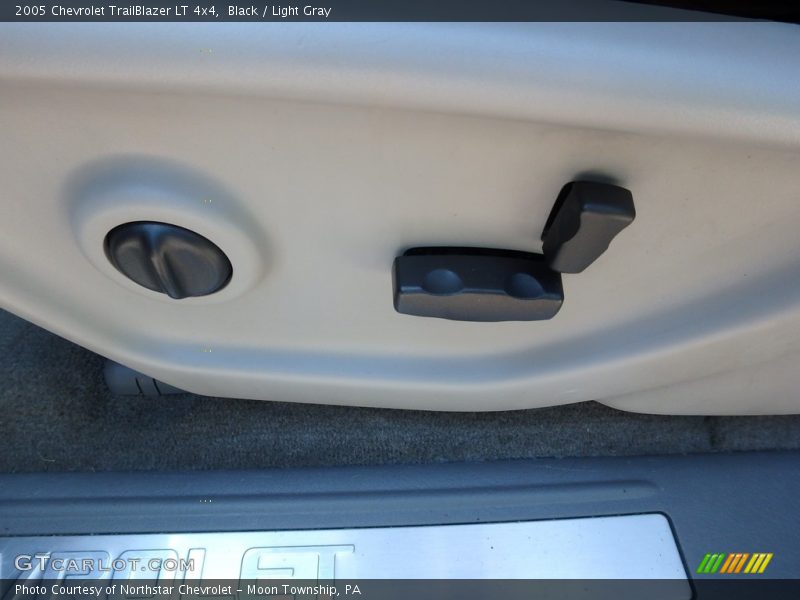 Black / Light Gray 2005 Chevrolet TrailBlazer LT 4x4